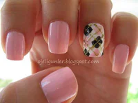 https://image.sistacafe.com/w200/images/uploads/content_image/image/52871/1446482943-Pink-Plaid-Nail-Design-for-Short-Nails.jpg