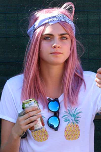 https://image.sistacafe.com/w200/images/uploads/content_image/image/53110/1446543564-mcx-pink-hair-cara-delevingne.jpeg