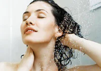 https://image.sistacafe.com/w200/images/uploads/content_image/image/53468/1446697195-woman-rinses-hair.jpg