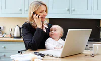 https://image.sistacafe.com/w200/images/uploads/content_image/image/53876/1446790169-woman-working-with-a-baby-008.jpg