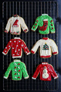 https://image.sistacafe.com/w200/images/uploads/content_image/image/56079/1447306729--So-Ugly-Sweaters.jpg