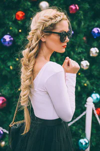 https://image.sistacafe.com/w200/images/uploads/content_image/image/56641/1447392749-Dutch-Fishtail-Braid-for-Long-Straight-Hair.jpg