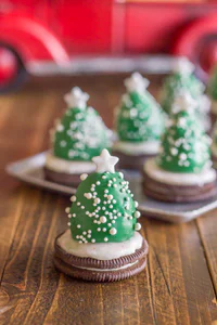 https://image.sistacafe.com/w200/images/uploads/content_image/image/60802/1448348955-Chocolate-Covered-Strawberry-Christmas-Trees-5.jpg