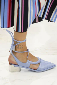 https://image.sistacafe.com/w200/images/uploads/content_image/image/61041/1448359653-02-spring-2016-shoe-trends-pointed-toe-heels-salvatore-ferragamo-h724.jpg