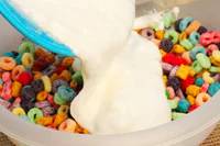 https://image.sistacafe.com/w200/images/uploads/content_image/image/6243/1432752334-11-marshmallow-with-cereal.jpg