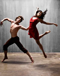 https://image.sistacafe.com/w200/images/uploads/content_image/image/6381/1432797089-Two_dancers.jpg