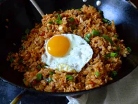 https://image.sistacafe.com/w200/images/uploads/content_image/image/65090/1449402820-beef-kimchi-fried-rice-08.jpg
