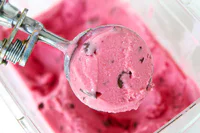 https://image.sistacafe.com/w200/images/uploads/content_image/image/656615/1527258432-Raspberry-Dark-Chocolate-Frozen-Yogurt-10.jpg