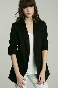 https://image.sistacafe.com/w200/images/uploads/content_image/image/6769/1432912461-gorgeous-woman-in-blac-blazer-fashion.jpg