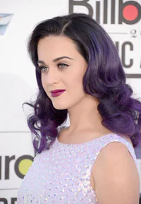 https://image.sistacafe.com/w200/images/uploads/content_image/image/67706/1450163551-katy-perry-purple-hair.jpg