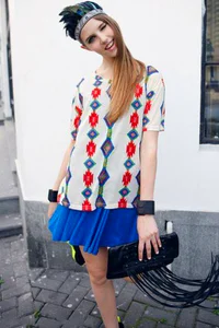 https://image.sistacafe.com/w200/images/uploads/content_image/image/68605/1450326579-geometric-print-short-sleeve-cotton-t-shirt.jpg