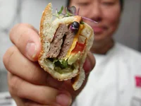 https://image.sistacafe.com/w200/images/uploads/content_image/image/71298/1450861988-heres-how-a-master-sushi-chef-turned-a-mcdonalds-big-mac-into-a-sushi-roll.jpg