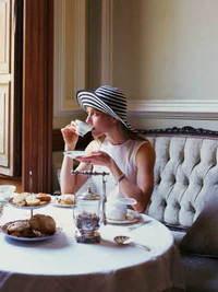 https://image.sistacafe.com/w200/images/uploads/content_image/image/73638/1451379339-woman-eating_alone.jpg
