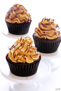 https://image.sistacafe.com/w200/images/uploads/content_image/image/74413/1451677404-Chocolate-Peanut-Butter-Cupcakes-14.jpg