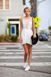 https://image.sistacafe.com/w200/images/uploads/content_image/image/79003/1452479588-cool-white-dress-and-sneakers.jpg