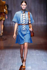https://image.sistacafe.com/w200/images/uploads/content_image/image/79705/1452580369-Spring-Fashion-Show-Gucci-2015-Women-Outfits-3-683x1024.jpg