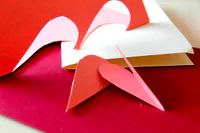 https://image.sistacafe.com/w200/images/uploads/content_image/image/81964/1453052587-DIY-paper-hearts-for-Valentines-day-flower-card.jpg