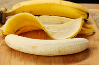 https://image.sistacafe.com/w200/images/uploads/content_image/image/85797/1453688878-2-peel-banana.jpg