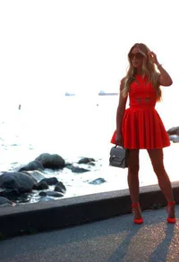 https://image.sistacafe.com/w200/images/uploads/content_image/image/86807/1453819247-lovers-and-friends-red-dresseslook-main-single.jpg