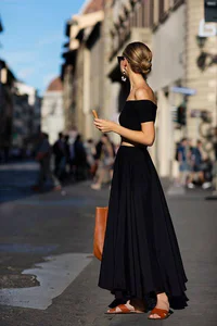 https://image.sistacafe.com/w200/images/uploads/content_image/image/87428/1453918408-black-off-shoulder-maxi-dress.jpg