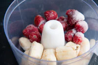 https://image.sistacafe.com/w200/images/uploads/content_image/image/9059/1433848354-easy-banana-strawberry-natural-ice-cream1.jpg