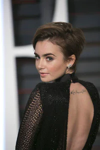 https://image.sistacafe.com/w200/images/uploads/content_image/image/91812/1455126430-lily-collins-new-short-haircut-w540.jpg