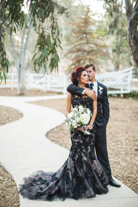 https://image.sistacafe.com/w200/images/uploads/content_image/image/92347/1455293290-Black-Mermaid-Lace-Wedding-Dress.jpg