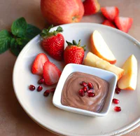 https://image.sistacafe.com/w200/images/uploads/content_image/image/94297/1455850002-Greek-yogurt-and-nutella-dip21.jpg