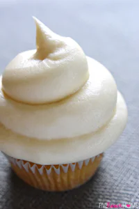 https://image.sistacafe.com/w200/images/uploads/content_image/image/9891/1434094396-Classic-Cream-Cheese-Frosting-The-Best-Recipe-by-Five-Heart-Home_700pxVert.jpg
