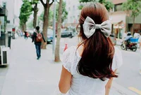 https://image.sistacafe.com/w200/images/uploads/content_image/image/98941/1456979460-33-Adorable-Hairstyles-with-Bows-4.jpg