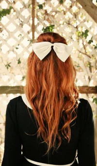 https://image.sistacafe.com/w200/images/uploads/content_image/image/98954/1456979610-33-Adorable-Hairstyles-with-Bows-16.jpg