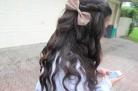 https://image.sistacafe.com/w200/images/uploads/content_image/image/98964/1456979978-33-Adorable-Hairstyles-with-Bows-19.jpg