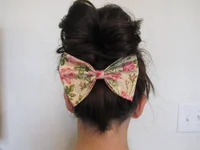 https://image.sistacafe.com/w200/images/uploads/content_image/image/98968/1456980006-33-Adorable-Hairstyles-with-Bows-22.jpg