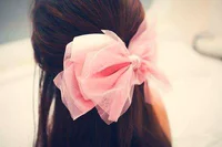 https://image.sistacafe.com/w200/images/uploads/content_image/image/98981/1456980125-33-Adorable-Hairstyles-with-Bows-32.jpg