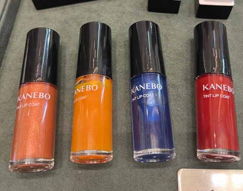 KANEBO Tint lips จะใช้เดี่ยวหรือใช้ทาทับบนลิปสติกก็ปังว๊าวมาก