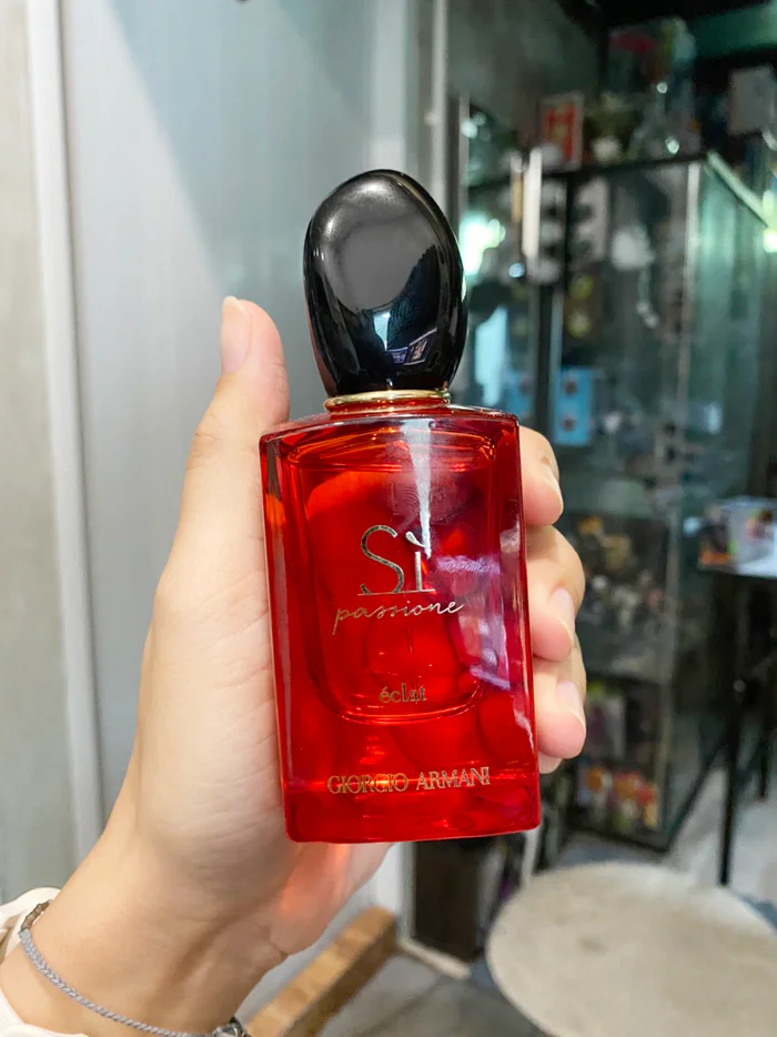 เซ็กซี่ยั่วยวนไปกับ Giorgio Armani Si Passione VS Si Passione Eclat ตัวใหม่!