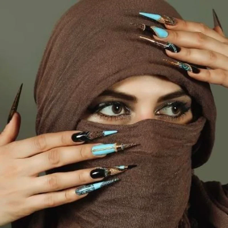 Мусульманские ногти. Маникюр для мусульманок. Мусульманские ногти маникюр. Ногти в исламском стиле. Халяльный маникюр.