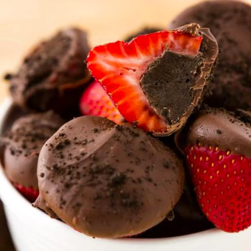 Strawberry Chocolate Oreo Truffles ขนมอร่อยทำง่ายๆ ใช้ส่วนผสมแค่สี่อย่างเท่านั้น