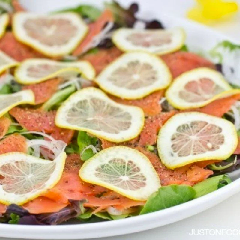 Smoked Salmon Salad with Lemon Vinaigrette เมนูสลัดอร่อยง่ายแต่ฟินสุดๆ