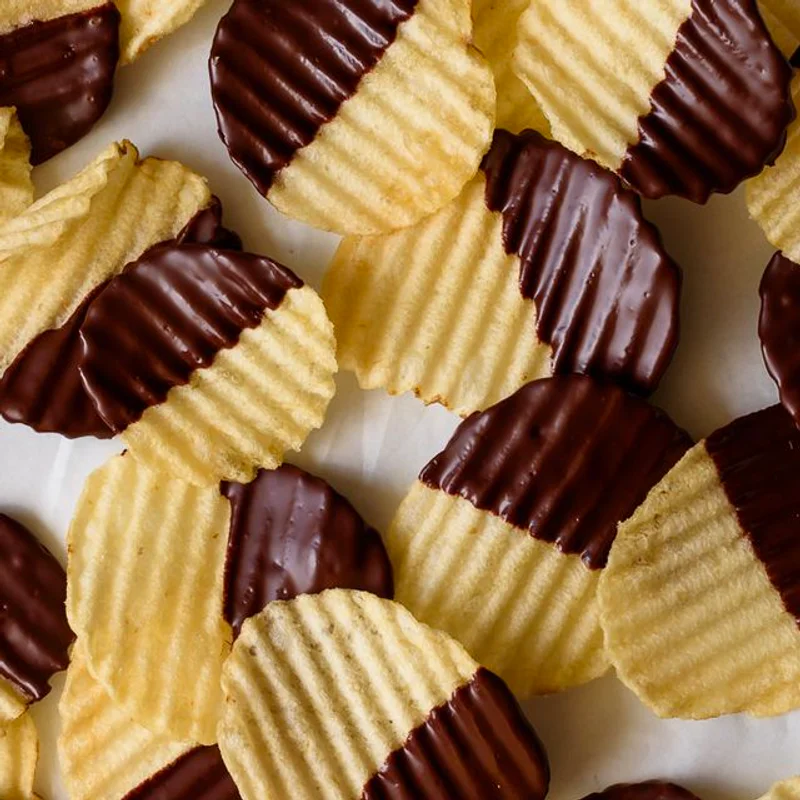 Chocolate covered potato chips มันฝรั่งแผ่นเคลือบช็อกโกแลต หวานมันกรอบ อร่อย!