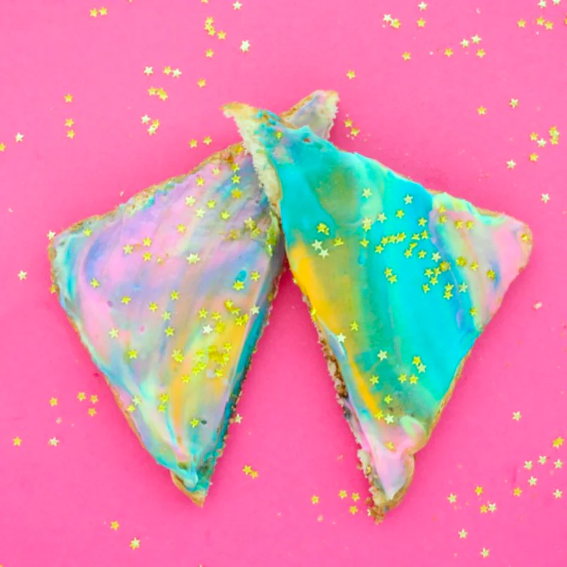 'Rainbow Unicorn Toast' เมนูขนมปังปิ้งสีรุ้งยูนิคอร์น น่ารักมุ้งมิ้งจนแทบไม่กล้ากิน 😍