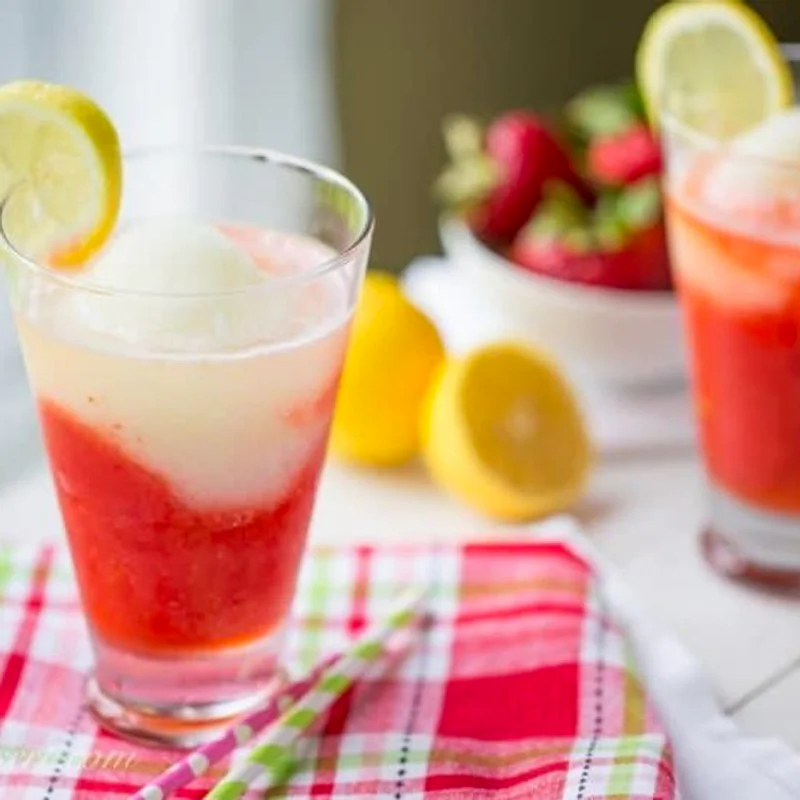 หวานชื่นโดนใจ ชวนทำเครื่องดื่ม Frozen Strawberry Lemonade ซาบซ่ารับหน้าร้อน