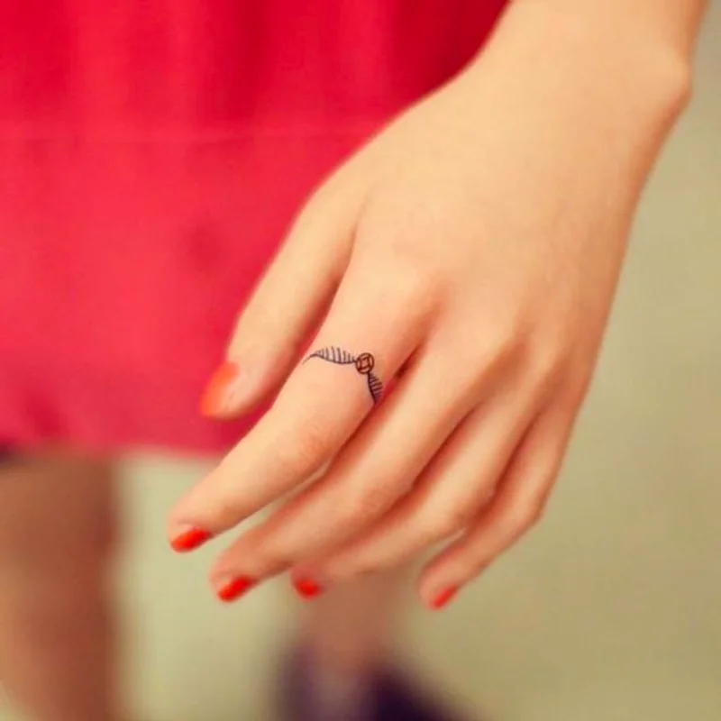 Like I Wear a Ring! ไอเดีย 'สักลายแหวนที่นิ้ว' แซ่บโดน สไตล์มินิมอล อยากเท่ก็จัดเลย 