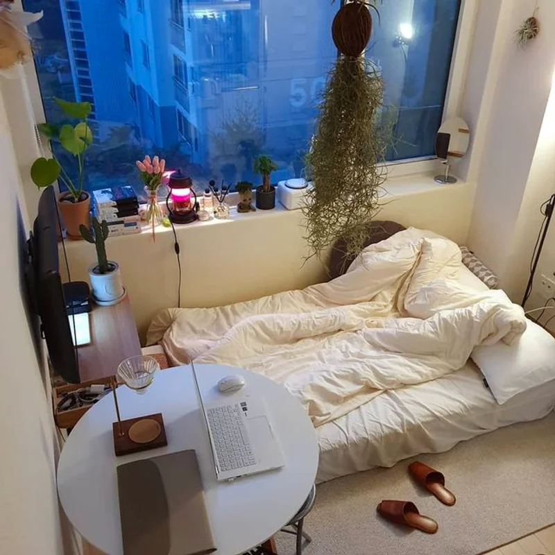 Bed on floor จัดห้องนอนเรียบๆ กับที่นอนแค่ "เบาะ" จาก IG : make_my_room.me #teenstyles