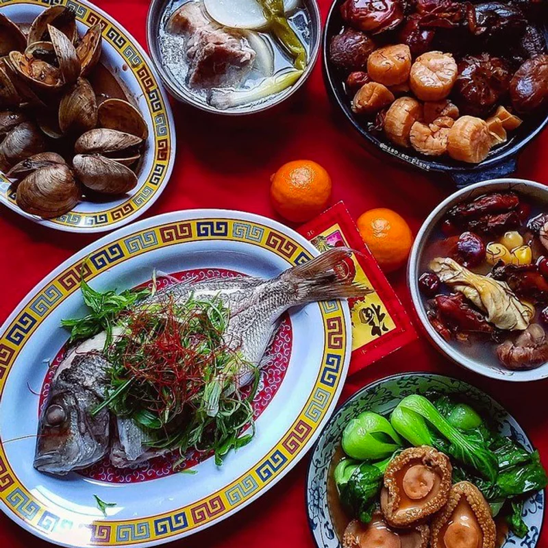 อิ่มท้อง โชคดี ร่ำรวย! 7 ชนิดของ ' อาหารมงคล-อัปมงคล ในวันตรุษจีน ' ที่คนจีนยึดถือทุกโต๊ะกินข้าว ❤